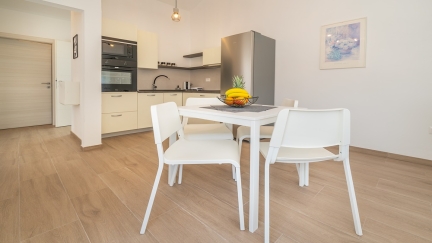 Apartman uz bazen - Anabella 2B