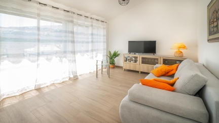 Apartman uz bazen - Anabella 2B