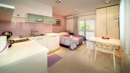 Studio Apartment Klea with Terrace