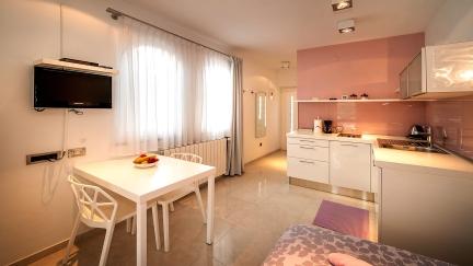 Studio Apartment Klea with Terrace