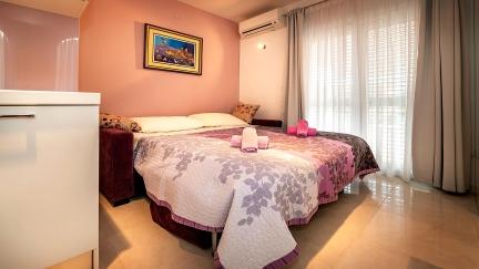 Studio Apartment Klea with Terrace