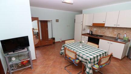 Apartman By The Sea s terasom i pogledom na more