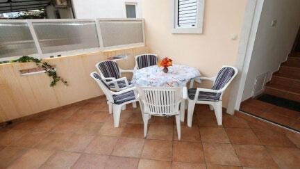 Apartman By The Sea s terasom i pogledom na more