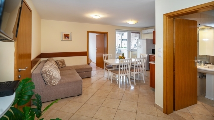 Apartman Tudor 1 s balkonom